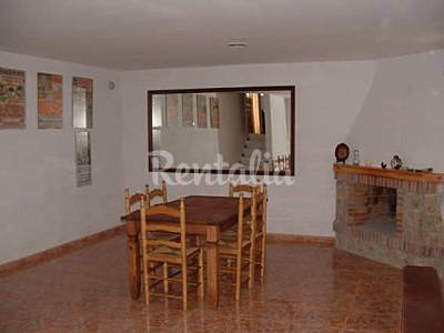 segundo salon de la casa, en el sotano de la casa Villa Comedor Tarragona Alcanar Villa