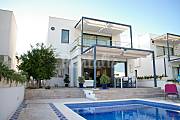 Villa a 50 m de la playa. 3 dormitorios y piscina Menorca