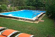 Casa con piscina privada y vallada, jardín grande Girona