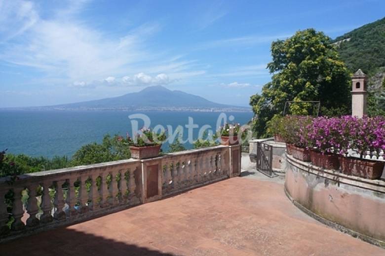 Villa for rent only 300 meters from the beach Terme di Scraio (Vico