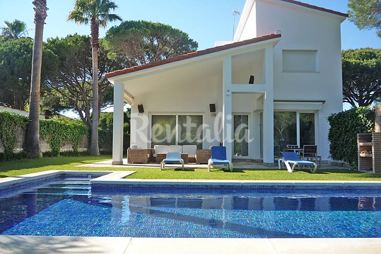 Estupenda Villa con piscina a 500 m de la playa Roche (Conil de la