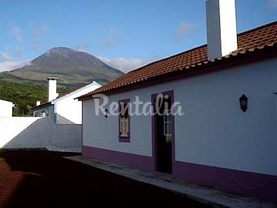 Economic house with private garden  Isle of Pico