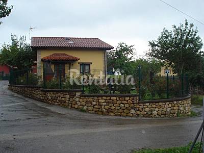 Casa Exterior del aloj. Asturias Cangas de Onís Casa