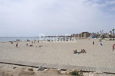 Resultado de imagen de playa de los náufragos en torrevieja