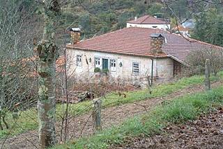 Casa com 4 quartos a 7 km da praia