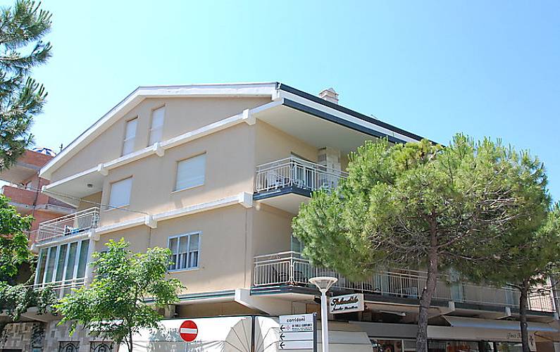 Apartamento para alugar em frente à praia Rimini - 