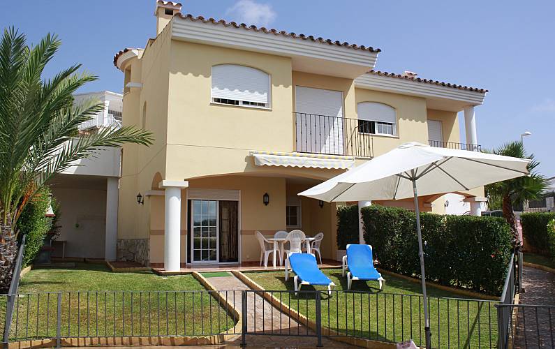 Alquiler de chalets con piscina a 1km de la playa Las Atalayas, Peñíscola (Castellón Alquiler de chalets con piscina a 1km de la playa Las Atalayas, Peñíscola (Castellón