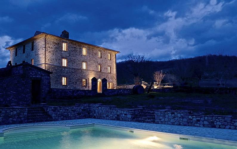 Campoalvento Fattoria Con 7 Alloggi In Umbria Monte