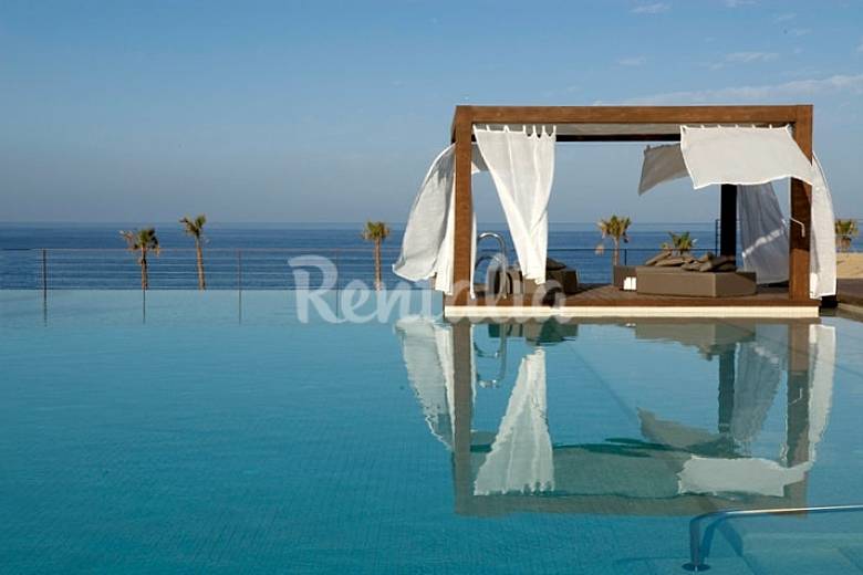 Lujoso apto para. 6 personas vistas al mar