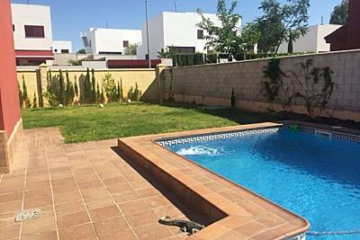 Estupenda casa Sevilla Cerca Metro, Piscina Jardin Sevilla