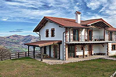 Casa de 6 habitaciones con jardín privado Navarra