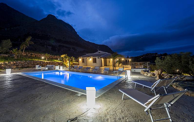 Villa Maremonti Only 4 Km Away From The Beach Castellammare Del Golfo Trapani Erice Wine And Flavours Route