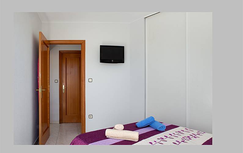 Apto. Abuhardillado céntrico con garaje y piscina - Jaca (Huesca