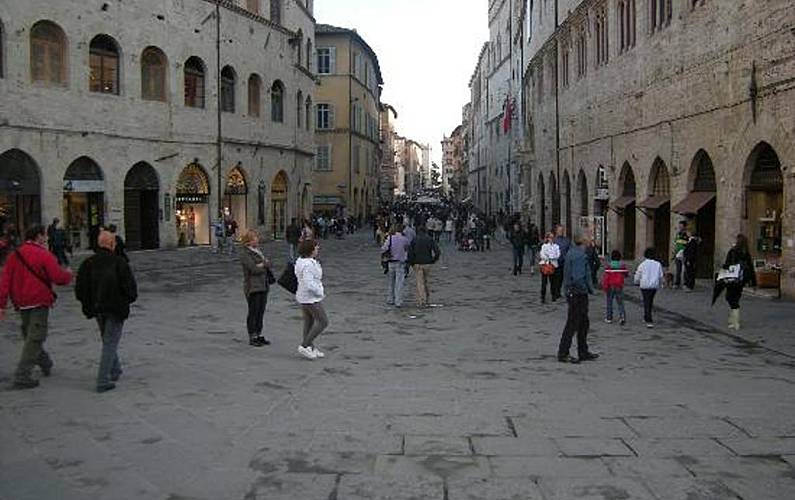 Perugia - apt 2 camere e 2 bagni zona s. sisto