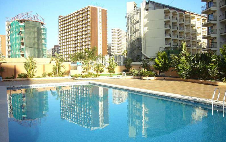 2 apart. Para 4 e 6 pessoas 198 m praya levante Alicante - Piscina