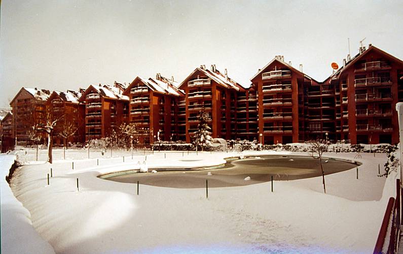 6 Apartamentos para 2-36 pessoas Astún Huesca - Exterior da casa