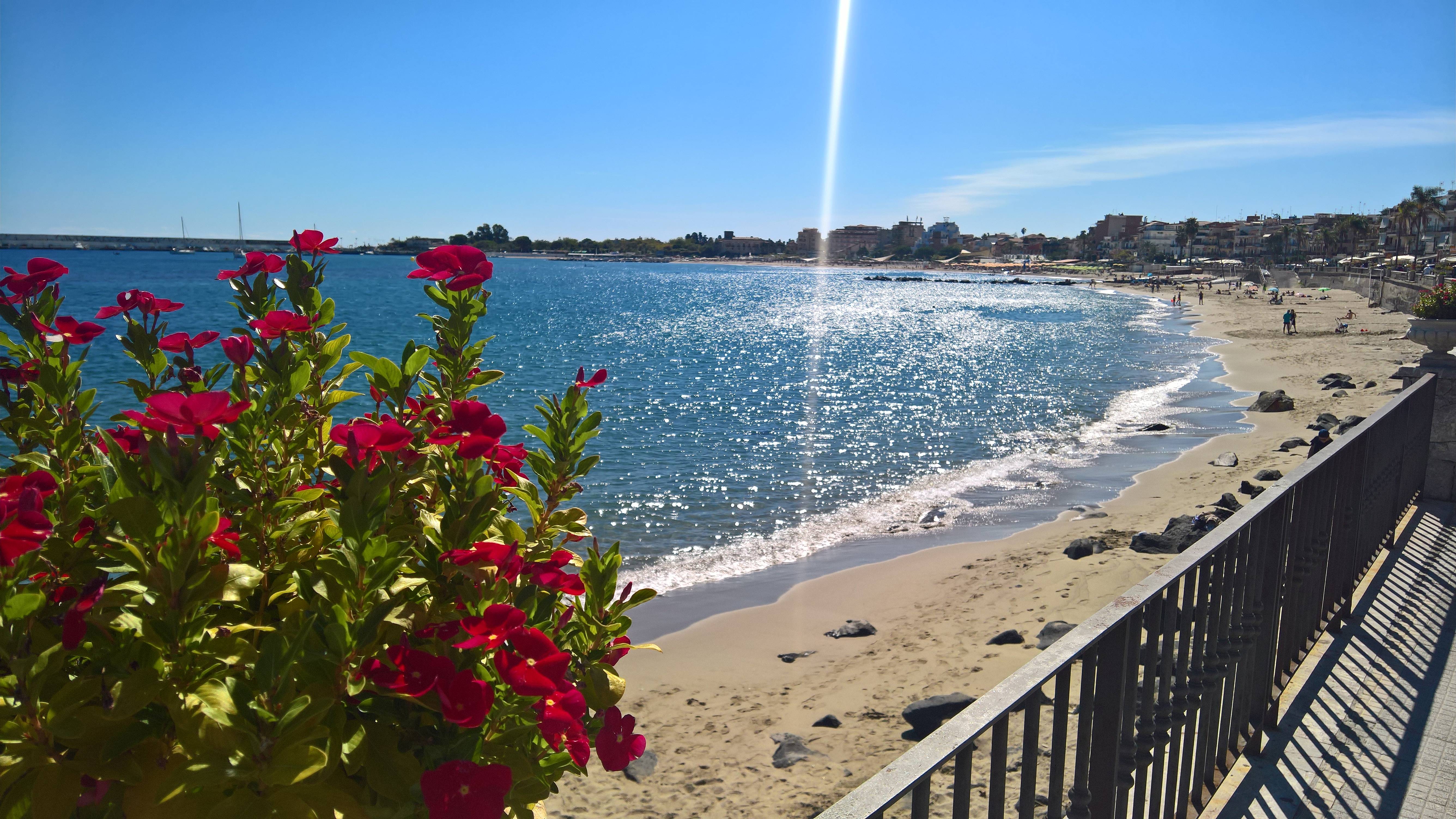 Casa Singola Con 6 Camere Fronte Spiaggia Giardini Naxos