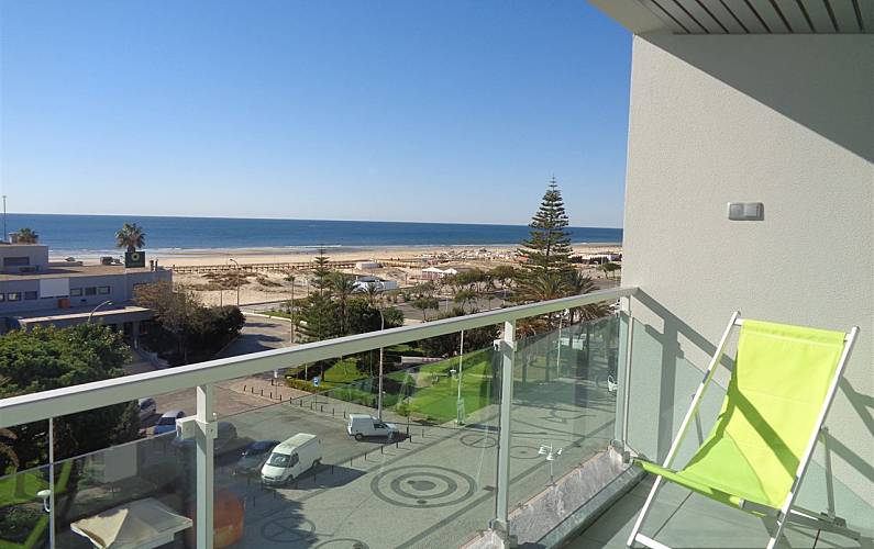 Azulejo - terraços vislumbram o mar Algarve-Faro - Terraço