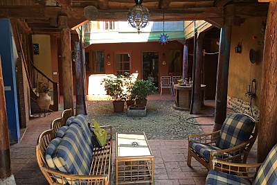 Espaciosa casa con patio amueblado León