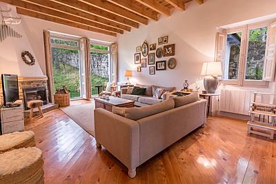 Preciosa casa centenaria con jardín Segovia