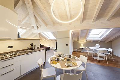 Liszt attic-fronte lago in borgo by klabhouse Como