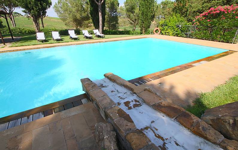 Elegante villa con piscina tra i vigneti toscani