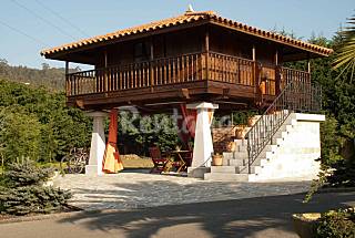 Casa hórreo con jardín privado