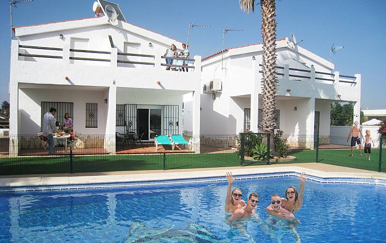 Casa com 2 quartos a 200 m da praia Cádis - 