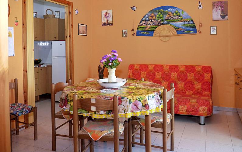 Apartamento para 4-6 pessoas a 100 m da praia Lecce - Sala de Jantar