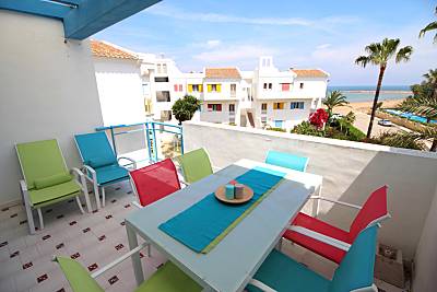 Apartamentos en primera línea de playa. Wifi Alicante