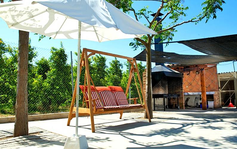 Espaciosa villa con piscina &amp; Wifi Lleida/Lérida