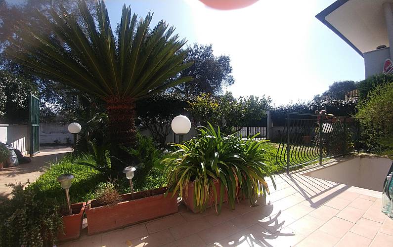 Fratoscano house location con giardino a Sabaudia