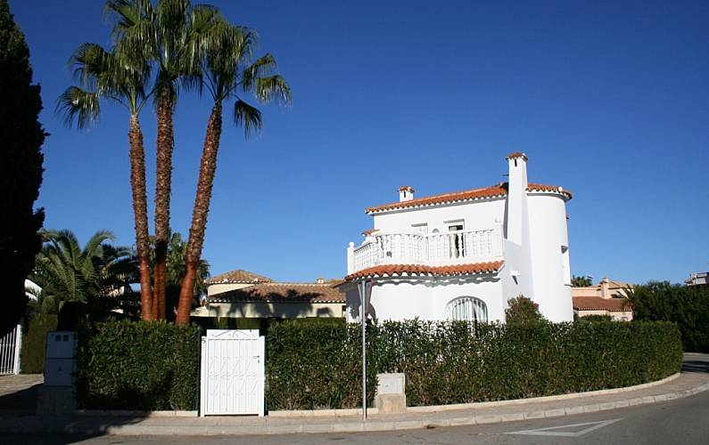 Villa en location à 400 m de la plage 3