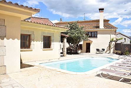 Alquiler De Casas Vacacionales En Riudarenes Girona Gerona Rurales Chalets Bungalows