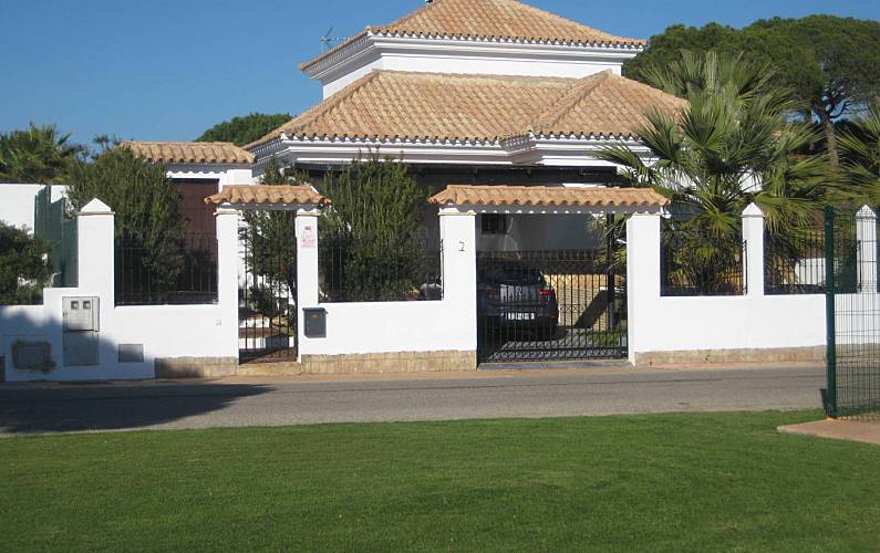 Villa en alquiler en un golf a 1000 metros de la playa Nuevo Portil