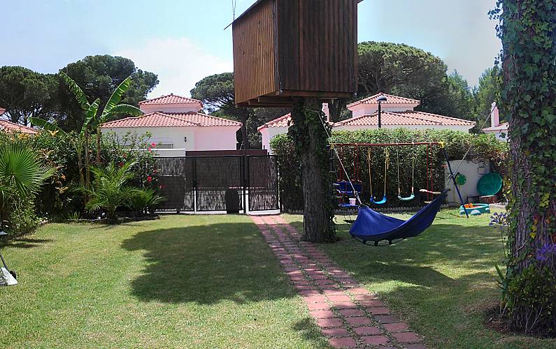 Casa com 3 quartos a 3 km da praia Cádis - Jardim
