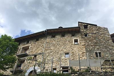 Casa de piedra a la entrada del Cañón de Anisclo Huesca