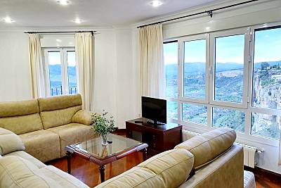 Espacioso apt en Ronda &amp; Wifi Málaga