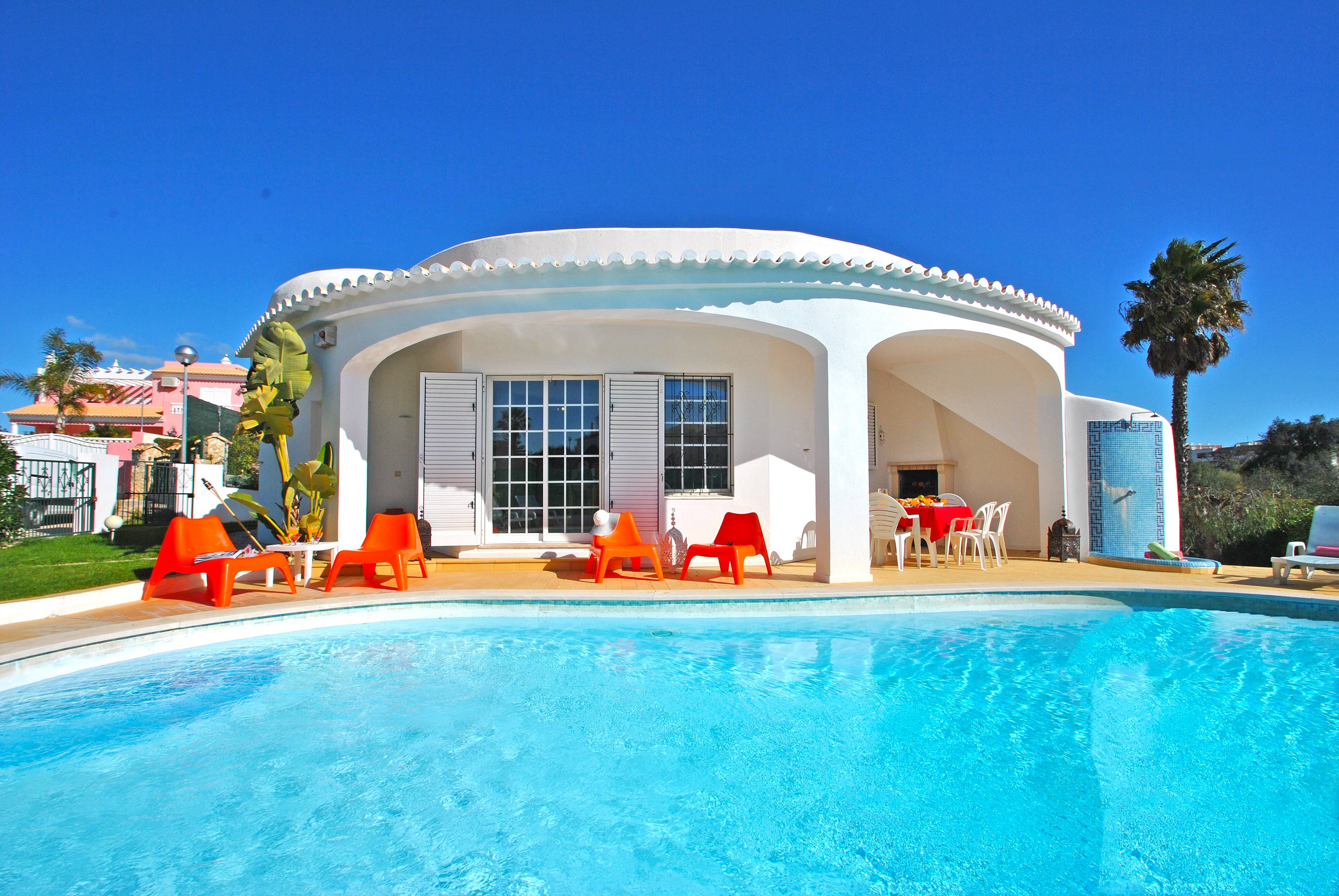 VILLA W/ PRIVATE POOL, JUST 500M TO THE BEACH Armação de Pêra, Silves