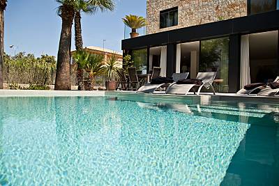 Villa con piscina exterior e interior en la playa Mallorca