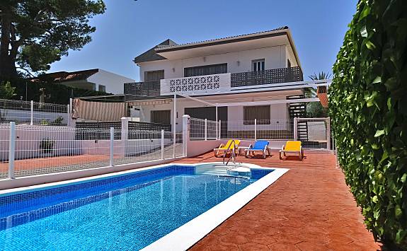 Перша фотографія об’єкта нерухомості