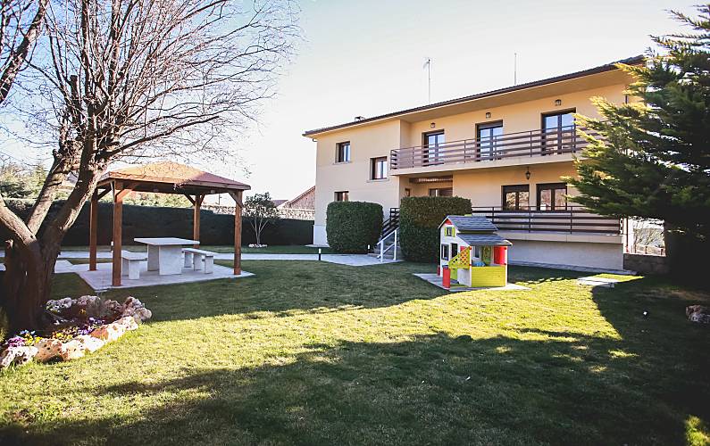 Rural Garden Madrid Zarzalejo Cottage - Garden