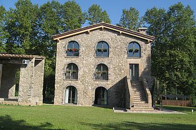 Masia de 3 habitaciones con 2 piscinas Girona/Gerona