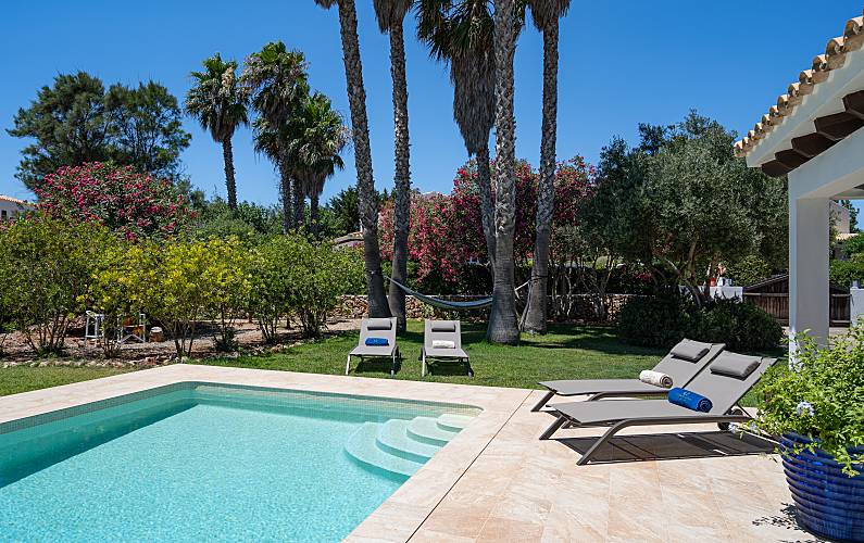 Villa sur la mer avec piscine: charme et confort 4