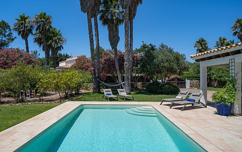 Villa sur la mer avec piscine: charme et confort 3