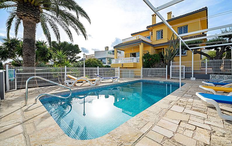Villa pour 13 personnes avec piscine (250mt plage) 2
