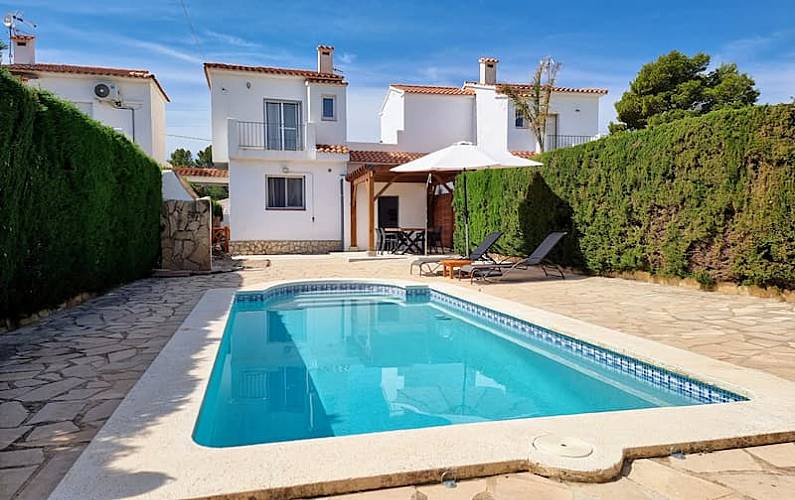Cozy house with a private pool in Costa Dorada