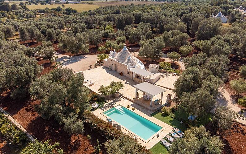 Grazioso Trullo Mil con Piscina Privata. Masseria Laceduzza