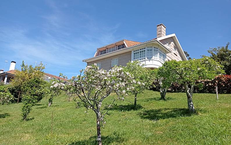 Villa with 5 bedrooms in Teo A Coruña - Outdoors