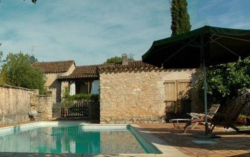 Ancienne ferme avec 3 chambres doubles, piscine 4